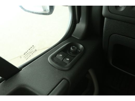 Renault Master T33 2.3 dCi L2H2 146PK Airco Camera Cruise Navi 3 Persoons Parkeersensoren Elektrpakket Trekhaak ActivLease financial lease