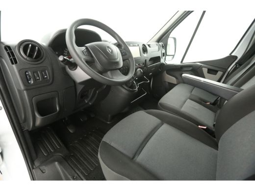 Renault Master T33 2.3 dCi L2H2 146PK Airco Camera Cruise Navi 3 Persoons Parkeersensoren Elektrpakket Trekhaak ActivLease financial lease