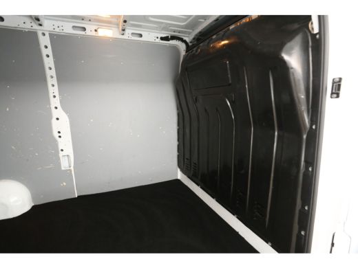 Renault Master T33 2.3 dCi L2H2 146PK Airco Camera Cruise Navi 3 Persoons Parkeersensoren Elektrpakket Trekhaak ActivLease financial lease