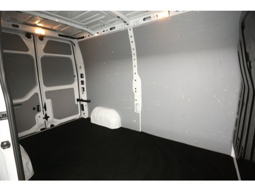 Renault Master T33 2.3 dCi L2H2 146PK Airco Camera Cruise Navi 3 Persoons Parkeersensoren Elektrpakket Trekhaak ActivLease financial lease
