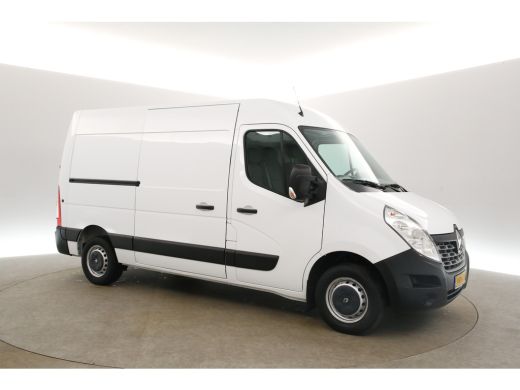 Renault Master T33 2.3 dCi L2H2 146PK Airco Camera Cruise Navi 3 Persoons Parkeersensoren Elektrpakket Trekhaak ActivLease financial lease