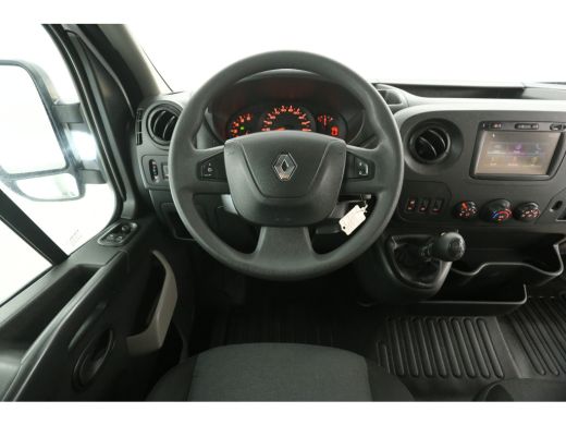 Renault Master T33 2.3 dCi L2H2 146PK Airco Camera Cruise Navi 3 Persoons Parkeersensoren Elektrpakket Trekhaak ActivLease financial lease