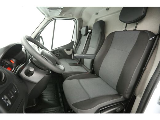 Renault Master T33 2.3 dCi L2H2 146PK Airco Camera Cruise Navi 3 Persoons Parkeersensoren Elektrpakket Trekhaak ActivLease financial lease