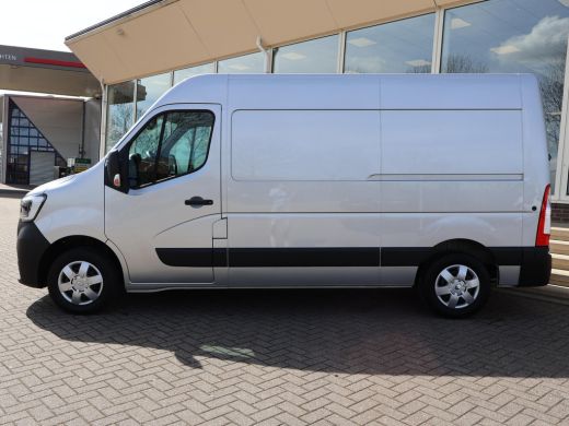 Renault Master T35 2.3 dCi 135 PK L2H2 3-ZITS WORK EDITION + TREKHAAK 2500 KG | APPLE CARPLAY | CAMERA ActivLease financial lease