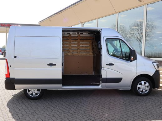 Renault Master T35 2.3 dCi 135 PK L2H2 3-ZITS WORK EDITION + TREKHAAK 2500 KG | APPLE CARPLAY | CAMERA ActivLease financial lease
