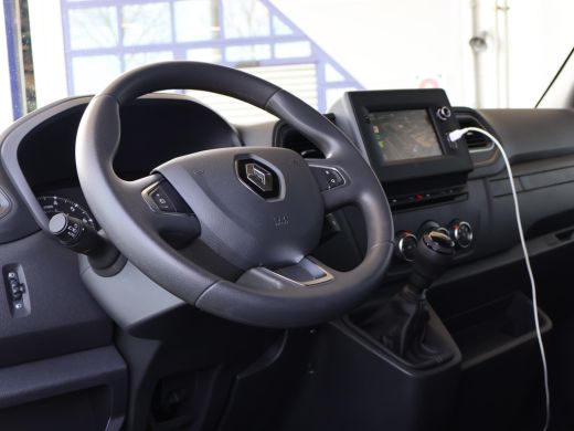 Renault Master T35 2.3 dCi 135 PK L2H2 3-ZITS WORK EDITION + TREKHAAK 2500 KG | APPLE CARPLAY | CAMERA ActivLease financial lease