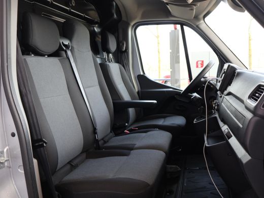 Renault Master T35 2.3 dCi 135 PK L2H2 3-ZITS WORK EDITION + TREKHAAK 2500 KG | APPLE CARPLAY | CAMERA ActivLease financial lease