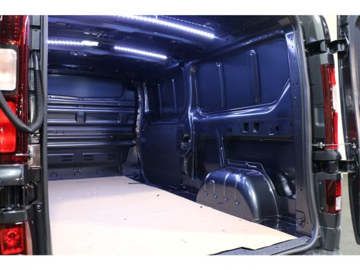 Renault Trafic 2.0 dCi 150pk L2 H1 Airco Automaat Navigatie Camera Trekhaak ActivLease financial lease