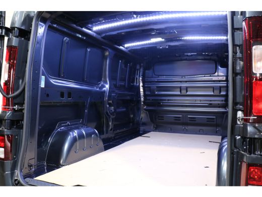 Renault Trafic 2.0 dCi 150pk L2 H1 Airco Automaat Navigatie Camera Trekhaak ActivLease financial lease