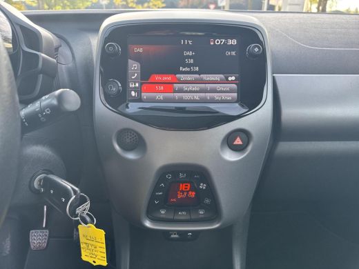 Toyota Aygo 1.0 VVT-i x-joy cabrio | 06-10141018 Voor meer informatie ActivLease financial lease