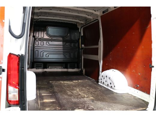 Volkswagen Crafter 2.0 TDI L3 H2 Airco Navigatie Imperiaal Trap Trekhaak ActivLease financial lease