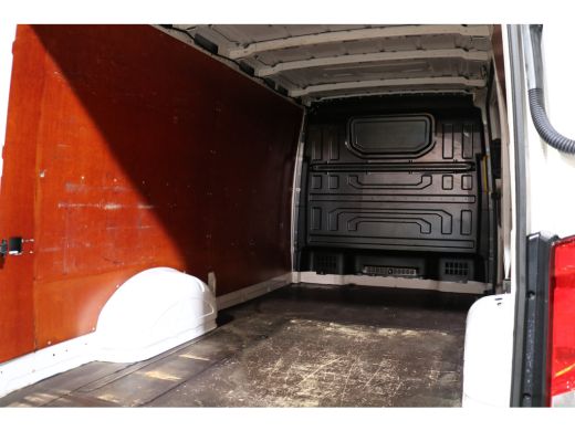 Volkswagen Crafter 2.0 TDI L3 H2 Airco Navigatie Imperiaal Trap Trekhaak ActivLease financial lease