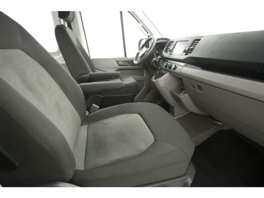 Volkswagen Crafter 2.0 TDI L3H2 140PK 3000KG Trekgew. DC Automaat 5 Pers Airco Cruise Carplay DSG Navi PDC Trekhaak ActivLease financial lease
