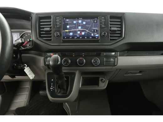 Volkswagen Crafter 2.0 TDI L3H2 140PK 3000KG Trekgew. DC Automaat 5 Pers Airco Cruise Carplay DSG Navi PDC Trekhaak ActivLease financial lease