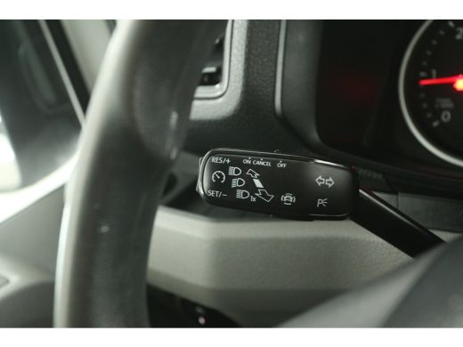 Volkswagen Crafter 2.0 TDI L3H2 140PK 3000KG Trekgew. DC Automaat 5 Pers Airco Cruise Carplay DSG Navi PDC Trekhaak ActivLease financial lease