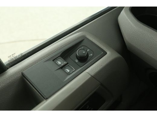 Volkswagen Crafter 2.0 TDI L3H2 140PK 3000KG Trekgew. DC Automaat 5 Pers Airco Cruise Carplay DSG Navi PDC Trekhaak ActivLease financial lease