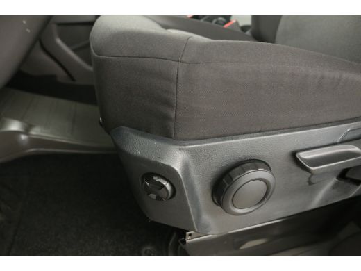 Volkswagen Crafter 2.0 TDI L3H2 140PK 3000KG Trekgew. DC Automaat 5 Pers Airco Cruise Carplay DSG Navi PDC Trekhaak ActivLease financial lease