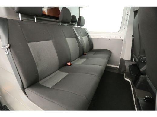 Volkswagen Crafter 2.0 TDI L3H2 140PK 3000KG Trekgew. DC Automaat 5 Pers Airco Cruise Carplay DSG Navi PDC Trekhaak ActivLease financial lease