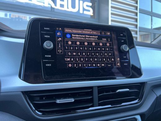 Volkswagen T-Roc 1.5 TSI 150 pk Life Edition 7-DSG | Trekhaak | Navigatie | Automatische Airco | ActivLease financial lease