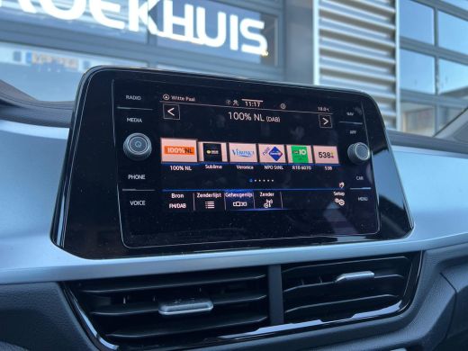 Volkswagen T-Roc 1.5 TSI 150 pk Life Edition 7-DSG | Trekhaak | Navigatie | Automatische Airco | ActivLease financial lease