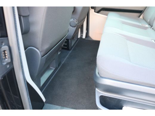 Volkswagen Transporter 2.0 TDI 150pk L2 H1 DC Automaat Airco Navigatie 2x Schuifdeur ActivLease financial lease
