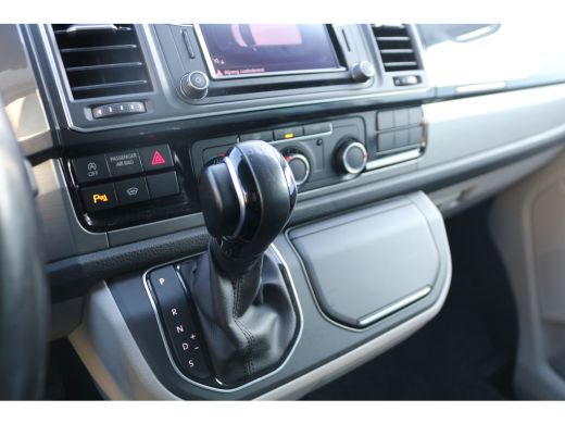 Volkswagen Transporter 2.0 TDI 150pk L2 H1 DC Automaat Airco Navigatie 2x Schuifdeur ActivLease financial lease