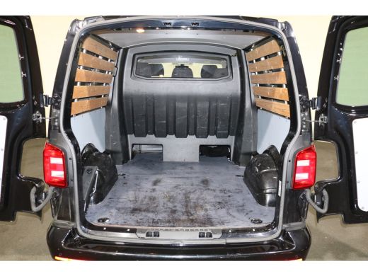 Volkswagen Transporter 2.0 TDI 150pk L2 H1 DC Automaat Airco Navigatie 2x Schuifdeur ActivLease financial lease