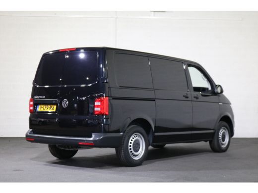 Volkswagen Transporter 2.0 TDI L1 H1 150pk Airco Navigatie ActivLease financial lease