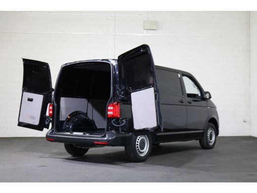 Volkswagen Transporter 2.0 TDI L1 H1 150pk Airco Navigatie ActivLease financial lease