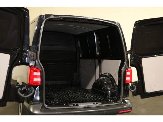 Volkswagen Transporter 2.0 TDI L1 H1 150pk Airco Navigatie ActivLease financial lease