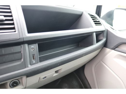 Volkswagen Transporter 2.0 TDI L1 H1 150pk Airco Navigatie ActivLease financial lease