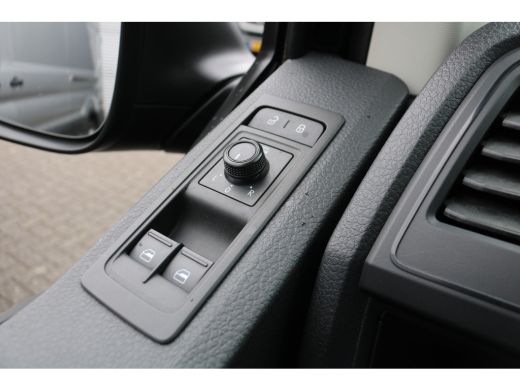 Volkswagen Transporter 2.0 TDI L1 H1 150pk Airco Navigatie ActivLease financial lease