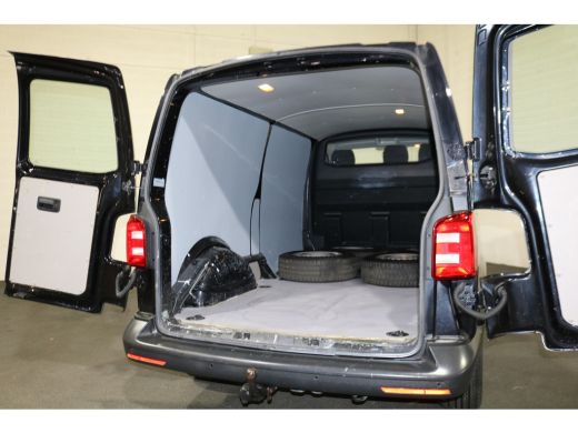 Volkswagen Transporter 2.0 TDI L2 H1 102pk Airco Trekhaak 52dkm ActivLease financial lease