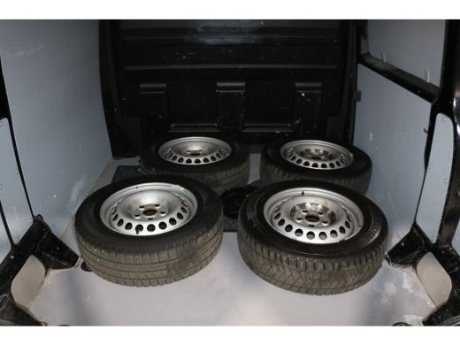 Volkswagen Transporter 2.0 TDI L2 H1 102pk Airco Trekhaak 52dkm ActivLease financial lease