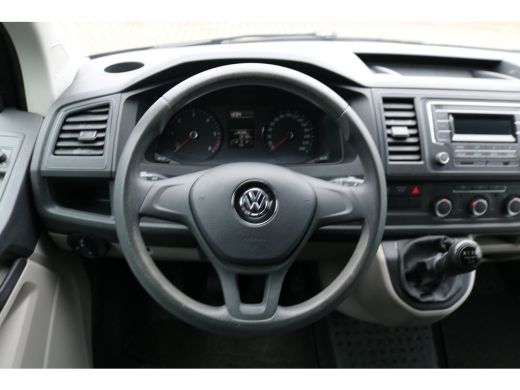 Volkswagen Transporter 2.0 TDI L2 H1 102pk Airco Trekhaak 52dkm ActivLease financial lease