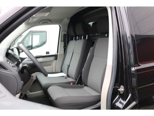 Volkswagen Transporter 2.0 TDI L2 H1 102pk Airco Trekhaak 52dkm ActivLease financial lease