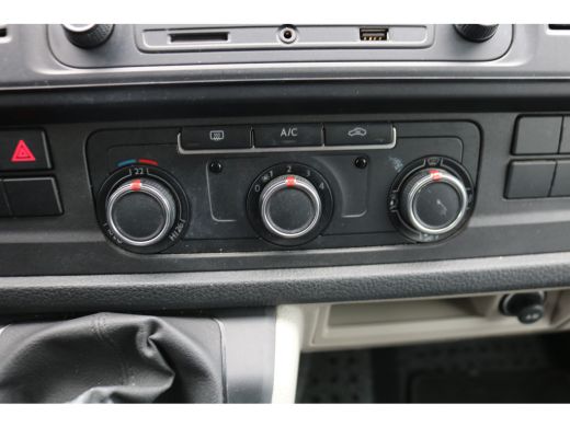 Volkswagen Transporter 2.0 TDI L2 H1 102pk Airco Trekhaak 52dkm ActivLease financial lease