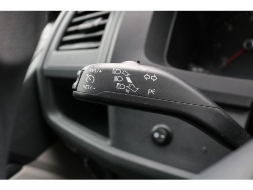 Volkswagen Transporter 2.0 TDI L2 H1 102pk Airco Trekhaak 52dkm ActivLease financial lease
