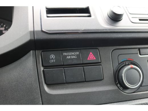 Volkswagen Transporter 2.0 TDI L2 H1 102pk Airco Trekhaak 52dkm ActivLease financial lease