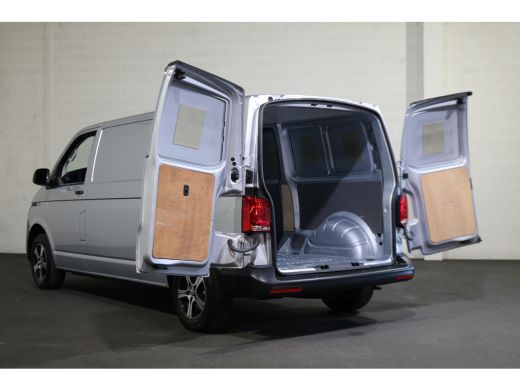 Volkswagen Transporter 2.0 TDI L2 H1 150pk Automaat Apple CarPlay ActivLease financial lease