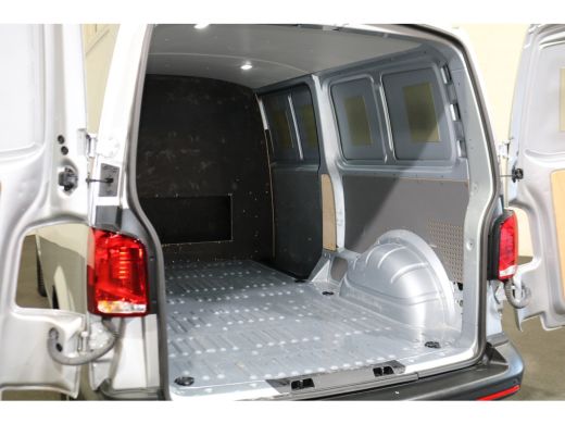 Volkswagen Transporter 2.0 TDI L2 H1 150pk Automaat Apple CarPlay ActivLease financial lease