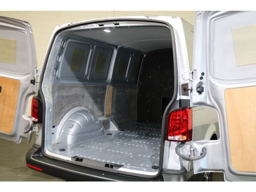 Volkswagen Transporter 2.0 TDI L2 H1 150pk Automaat Apple CarPlay ActivLease financial lease