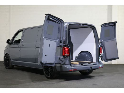 Volkswagen Transporter 2.0 TDI L2H1 204pk Bulli Automaat Trekhaak Lederen Stoelen Camera ActivLease financial lease