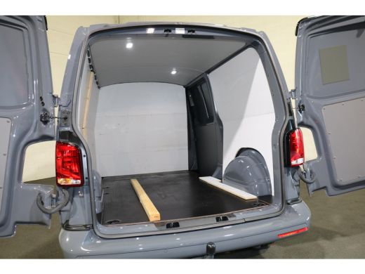 Volkswagen Transporter 2.0 TDI L2H1 204pk Bulli Automaat Trekhaak Lederen Stoelen Camera ActivLease financial lease