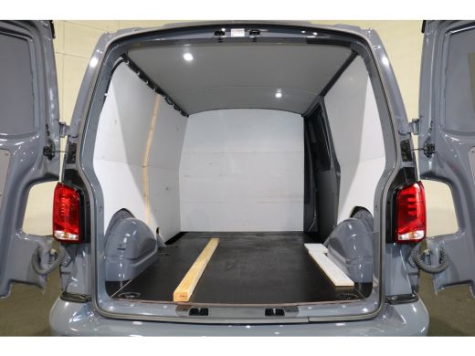 Volkswagen Transporter 2.0 TDI L2H1 204pk Bulli Automaat Trekhaak Lederen Stoelen Camera ActivLease financial lease