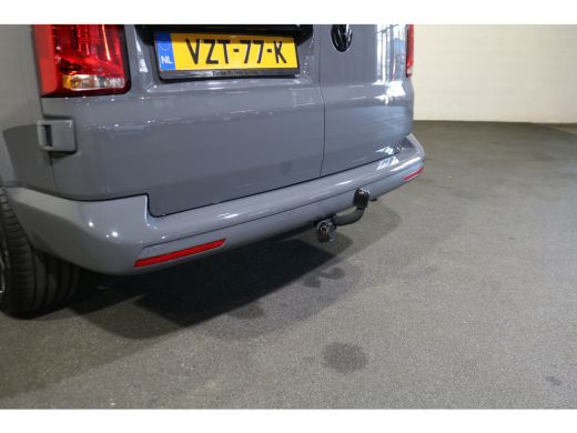 Volkswagen Transporter 2.0 TDI L2H1 204pk Bulli Automaat Trekhaak Lederen Stoelen Camera ActivLease financial lease