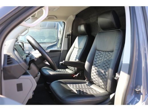 Volkswagen Transporter 2.0 TDI L2H1 204pk Bulli Automaat Trekhaak Lederen Stoelen Camera ActivLease financial lease