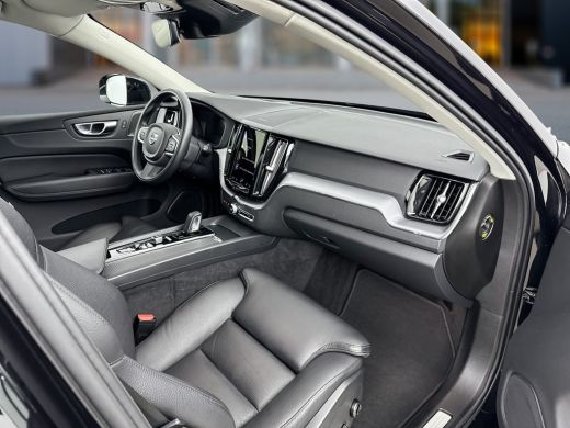 Volvo  XC60 B5 Momentum Exclusive | 19" | Panoramadak | Leder | Head-up | Harman Kardon | 360 Camera | Stoel/... ActivLease financial lease