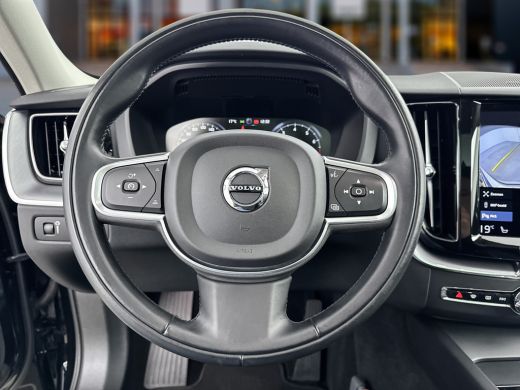 Volvo  XC60 B5 Momentum Exclusive | 19" | Panoramadak | Leder | Head-up | Harman Kardon | 360 Camera | Stoel/... ActivLease financial lease