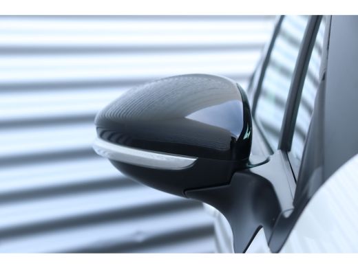 Citroën C3 1.2 PURETECH 83PK 5-DRS SHINE / NAVI / CLIMA / LED / PDC / 16" LMV / CAMERA / KEYLESS / WINTERPAK... ActivLease financial lease